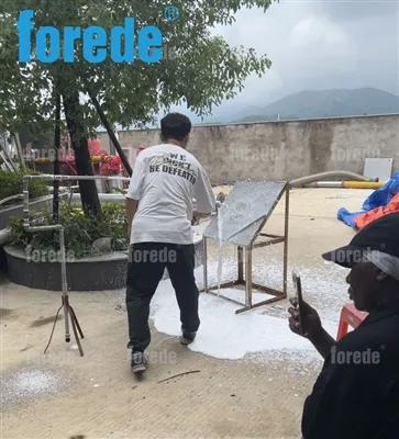 02Клиент из Нигерии посетил наш завод по производству пенообразователя.